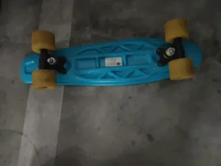Patinete azul poco uso