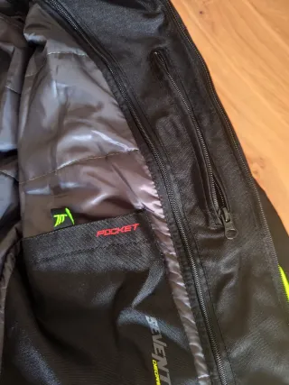 Chaqueta Moto Negra con Detalles Flúor Talla M