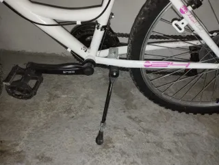 Bicicleta infantil blanca y rosa