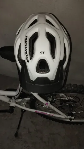 Bicicleta infantil blanca y rosa