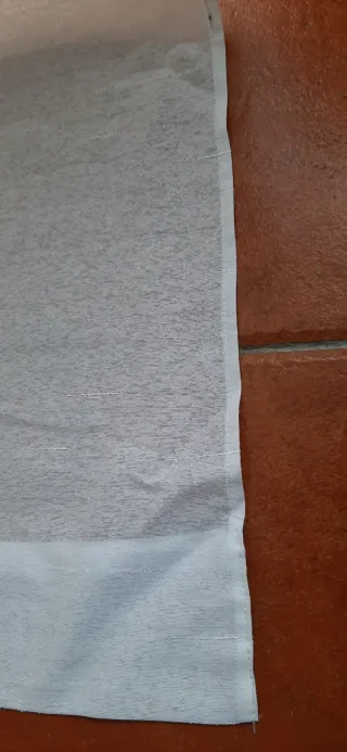 Cortina blanca sin estrenar