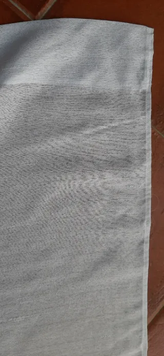 Cortina blanca sin estrenar