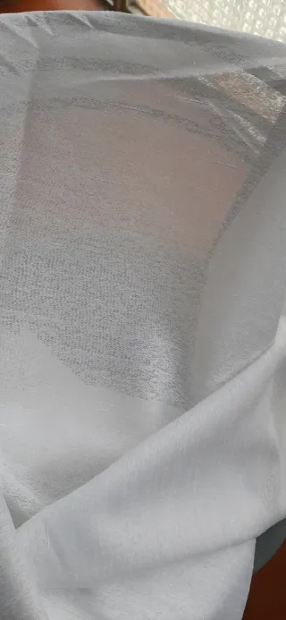 Cortina blanca sin estrenar