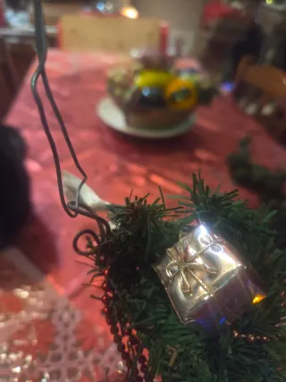 Decorazione porta natalizia con luci