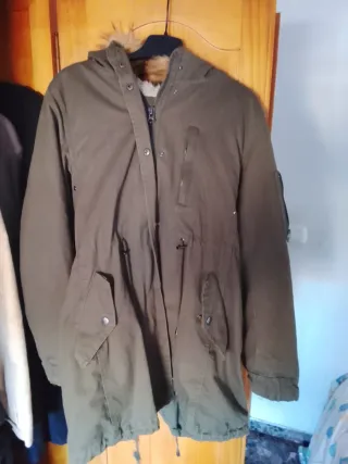 Chaqueta con capucha verde