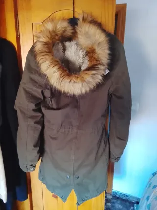 Chaqueta con capucha verde