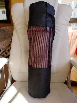 Bonita esterilla de yoga antideslizante con funda