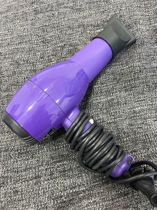 Secador de pelo morado