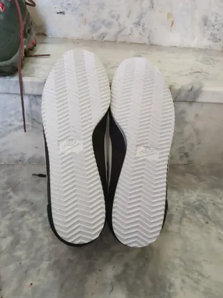 Deportivas Nike Cortez Negras y Blancas