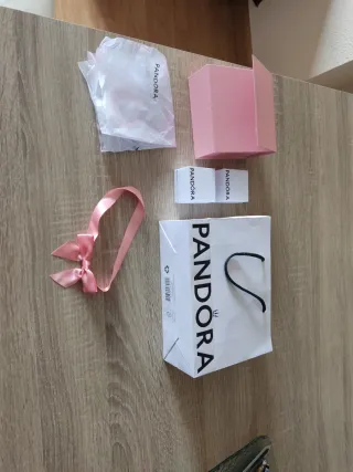 Cajas y bolsa Pandora rosa y blanca