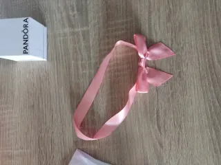 Cajas y bolsa Pandora rosa y blanca