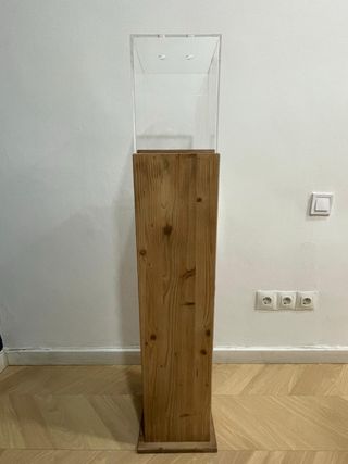 Vitrina expositora de madera y acrílico