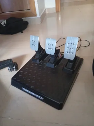 Volante e Pedali Thrustmaster T248