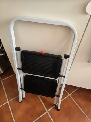 Escalera plegable 2 peldaños