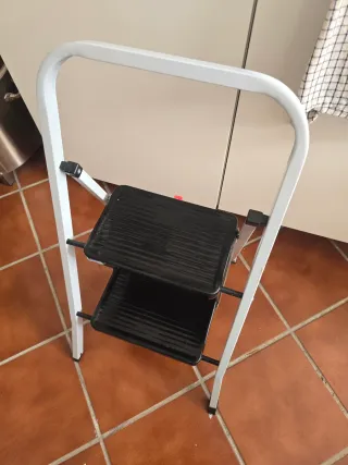 Escalera plegable 2 peldaños