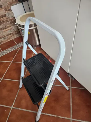 Escalera plegable 2 peldaños