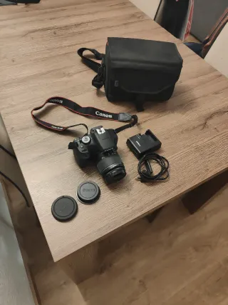 Cámara Canon EOS 2000D + Accesorios