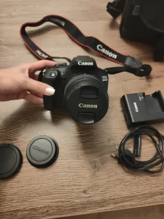 Cámara Canon EOS 2000D + Accesorios
