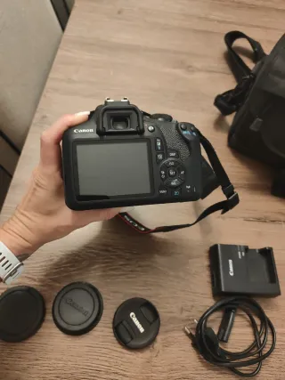 Cámara Canon EOS 2000D + Accesorios