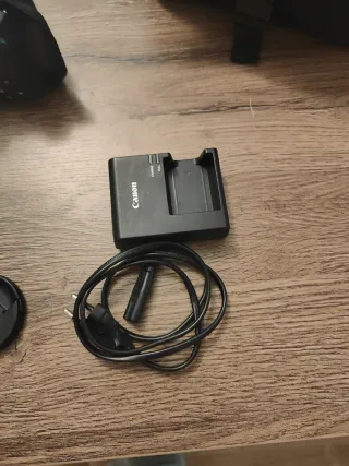 Cámara Canon EOS 2000D + Accesorios