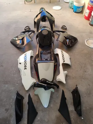 Carenado Honda CBR 600RR Negro/Blanco