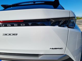 Peugeot 3008 GT HYBRID (2024)