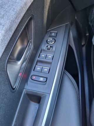 Peugeot 3008 GT HYBRID (2024)