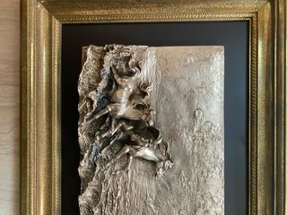 Cuadro de caballos en relieve metal dorado