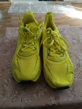 Zapatillas deportivas amarillas