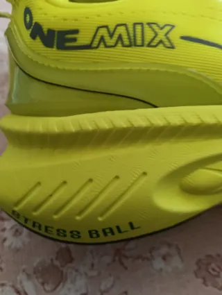 Zapatillas deportivas amarillas