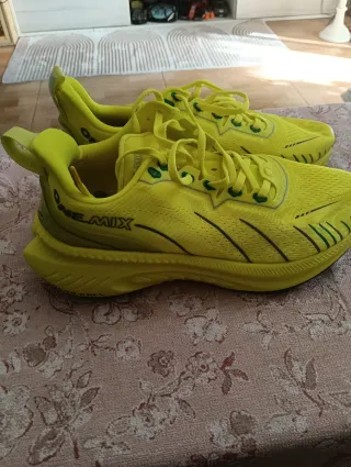 Zapatillas deportivas amarillas