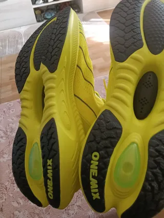 Zapatillas deportivas amarillas