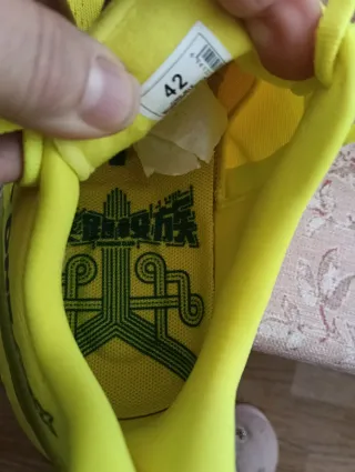 Zapatillas deportivas amarillas