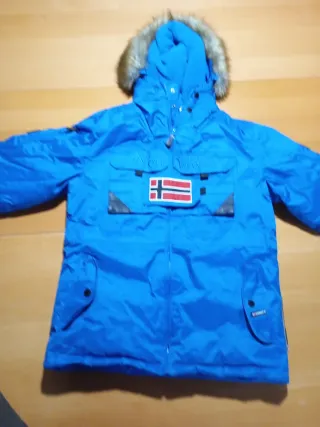 Abrigo Norway talla 16 años