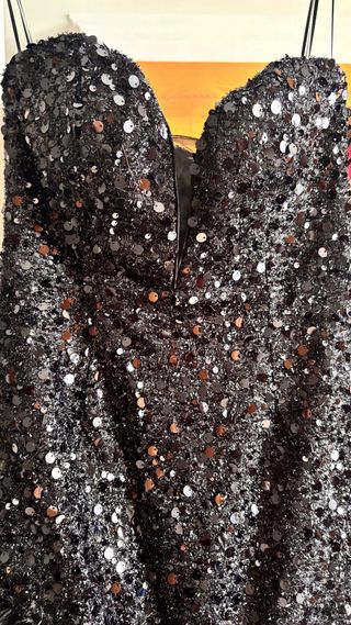 Vestido fiesta lentejuelas y plumas Talla S