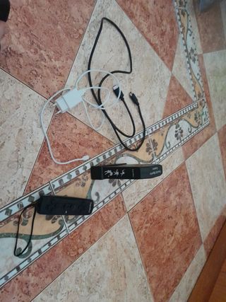 Consola de juegos con mando y 20+ juegos