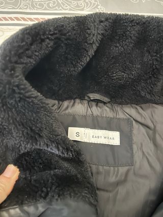 Plumas mujer negro con cuello de pelo