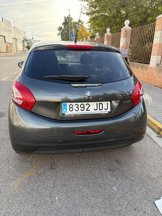 Peugeot 208 2015
