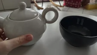 Teiera e tazza in porcellana
