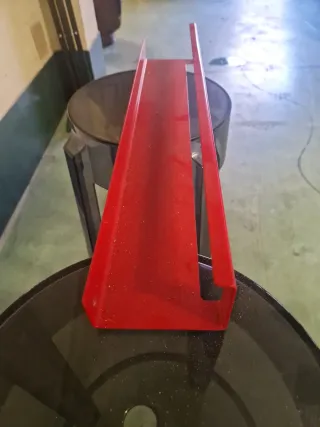 Estantería metálica roja