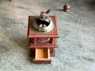 Molinillo de café manual antiguo