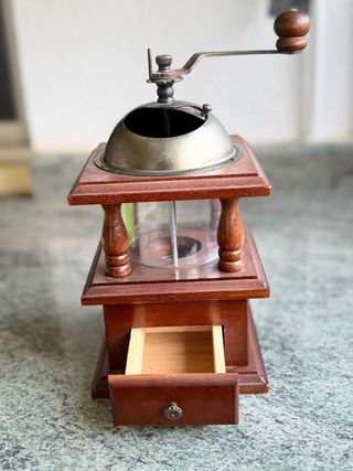 Molinillo de café manual antiguo