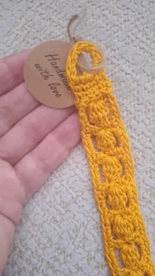 Pulsera crochet amarilla hecha a mano