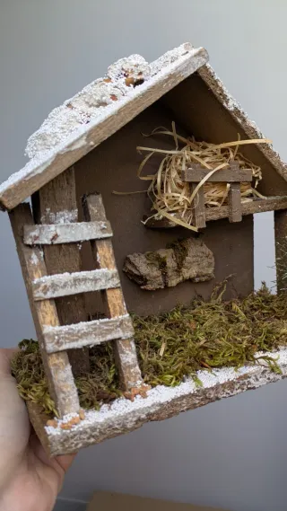 Capanna Presepe con pino