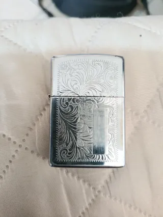 Accendino Zippo Argento Inciso