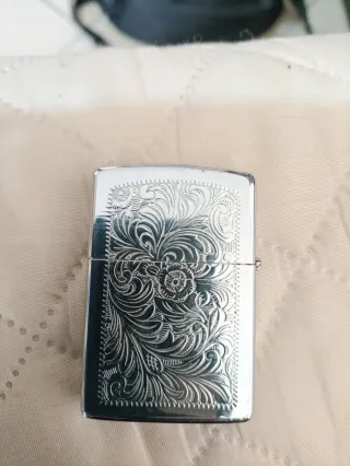 Accendino Zippo Argento Inciso