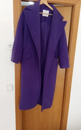 Abrigo Bershka Morado Talla M