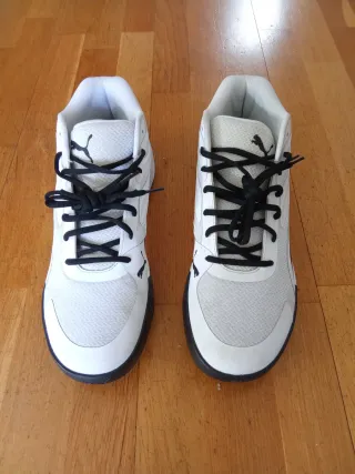 Zapatillas Baloncesto Puma Blancas y Negras