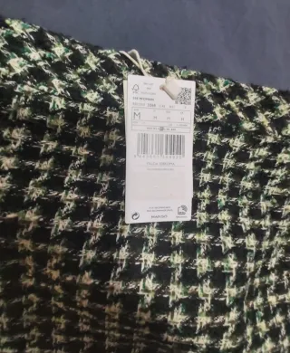 Falda corta Mango cuadros blanco y negro