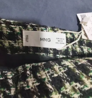 Falda corta Mango cuadros blanco y negro